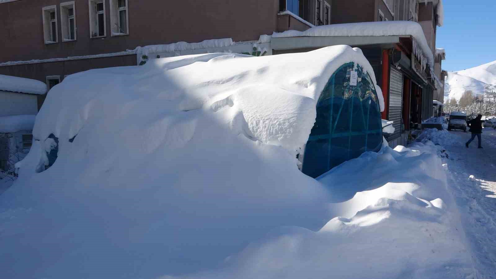 Bitlis&rsquo;te kar esareti: 181 k&ouml;y yolu ulaşıma kapandı
