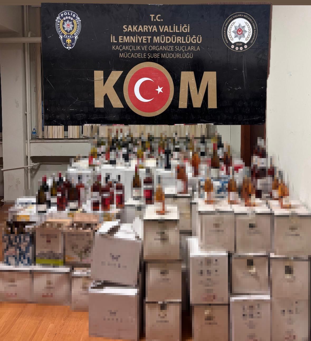 Yılbaşı &ouml;ncesi ka&ccedil;ak i&ccedil;ki operasyonu: 2 bin şişe ele ge&ccedil;irildi, 1 g&ouml;zaltı
