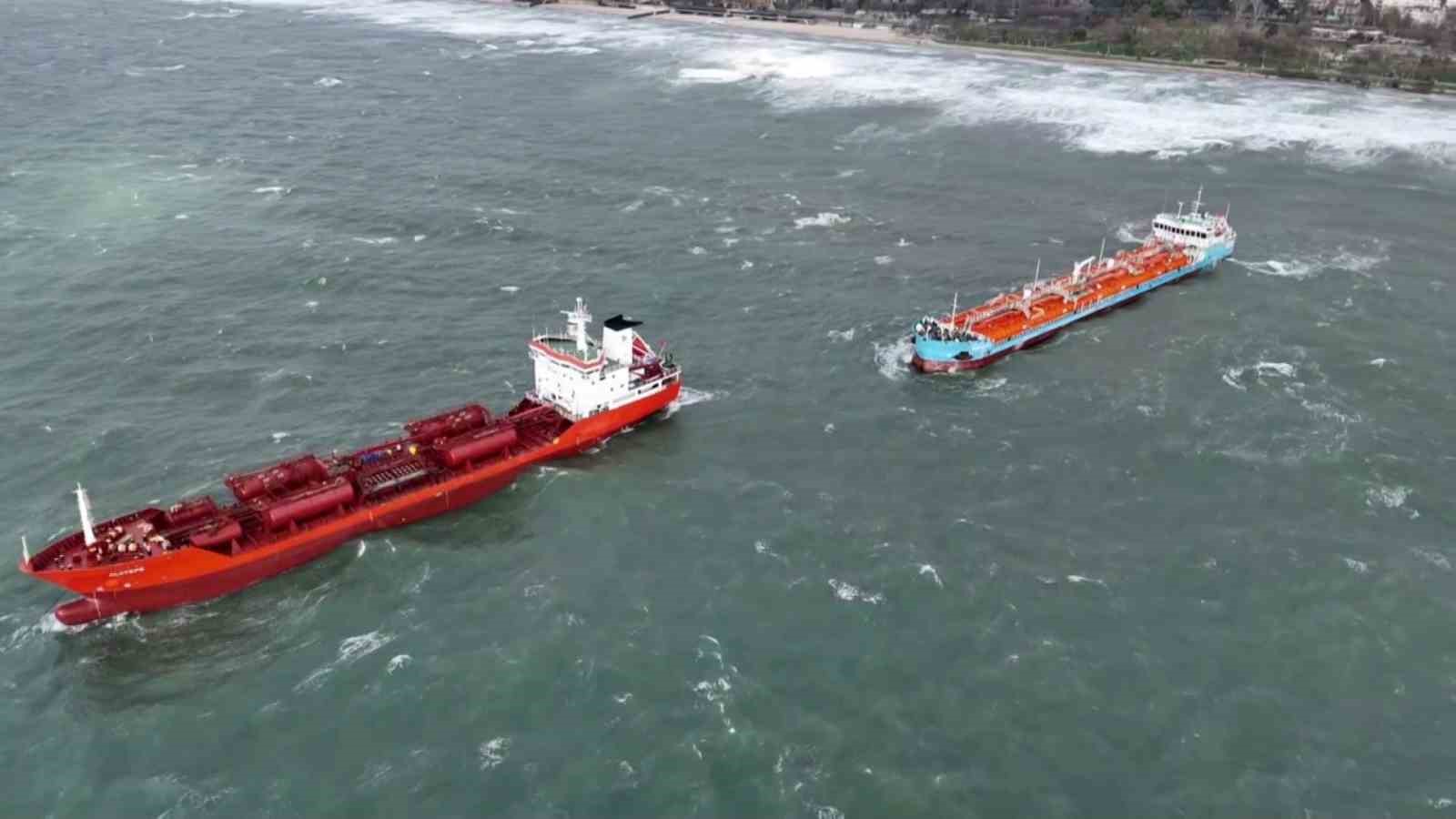 İstanbul&rsquo;un Florya a&ccedil;ıklarında Azerbaycan ve T&uuml;rk bandrallı iki tankerden acil durum &ccedil;ağrısı geldi. Olay yerine kurtarma ekiplerinin sevk edildiği &ouml;ğrenildi.
