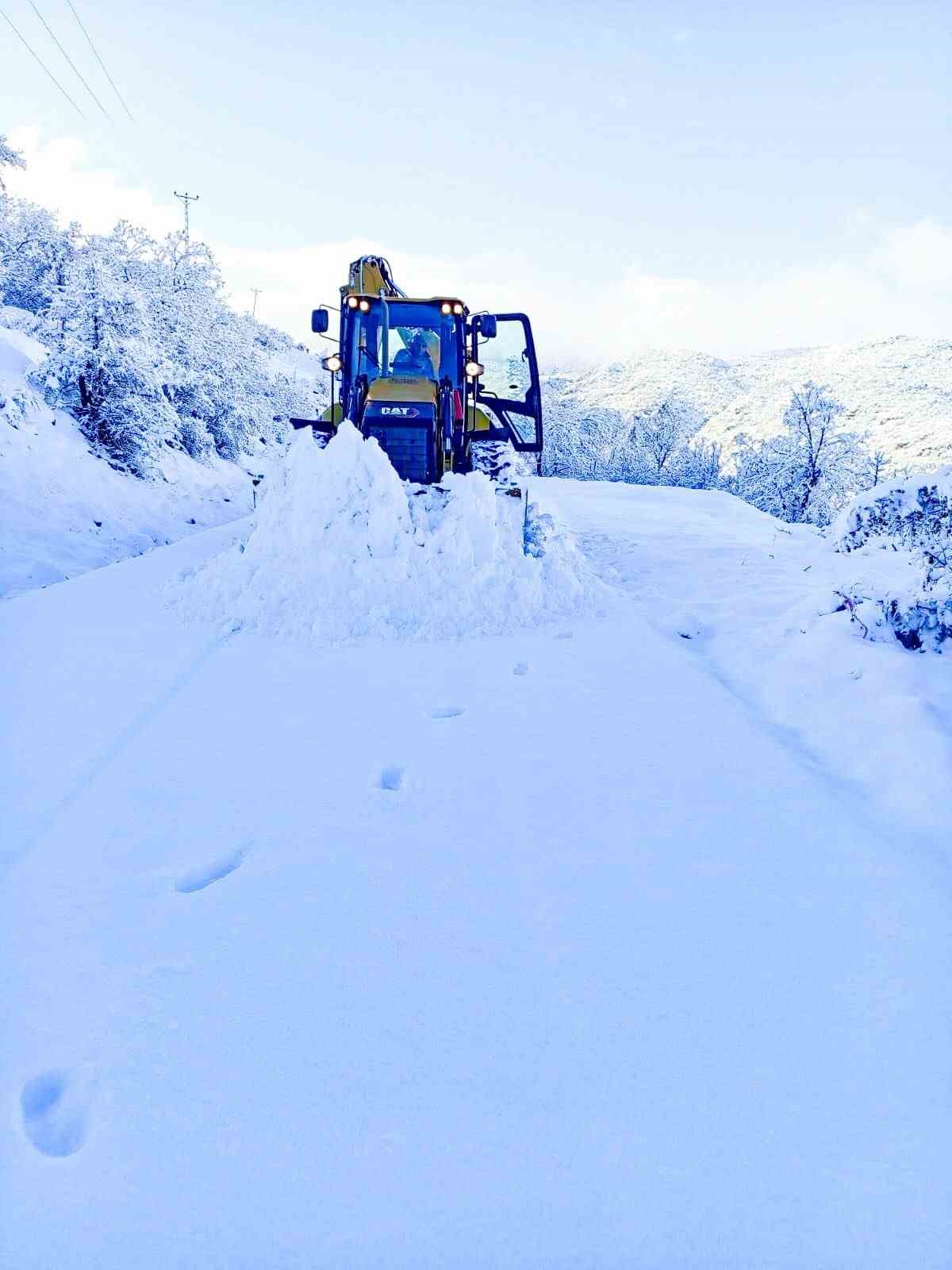 Batman&rsquo;da kar yağışı ulaşımı aksattı
