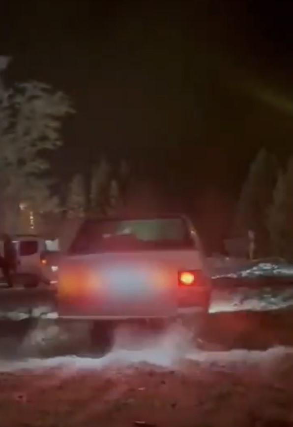 Uludağ&rsquo;da drift pahalıya patladı: Jandarma tespit ettiği ara&ccedil;ları trafikten men etti
