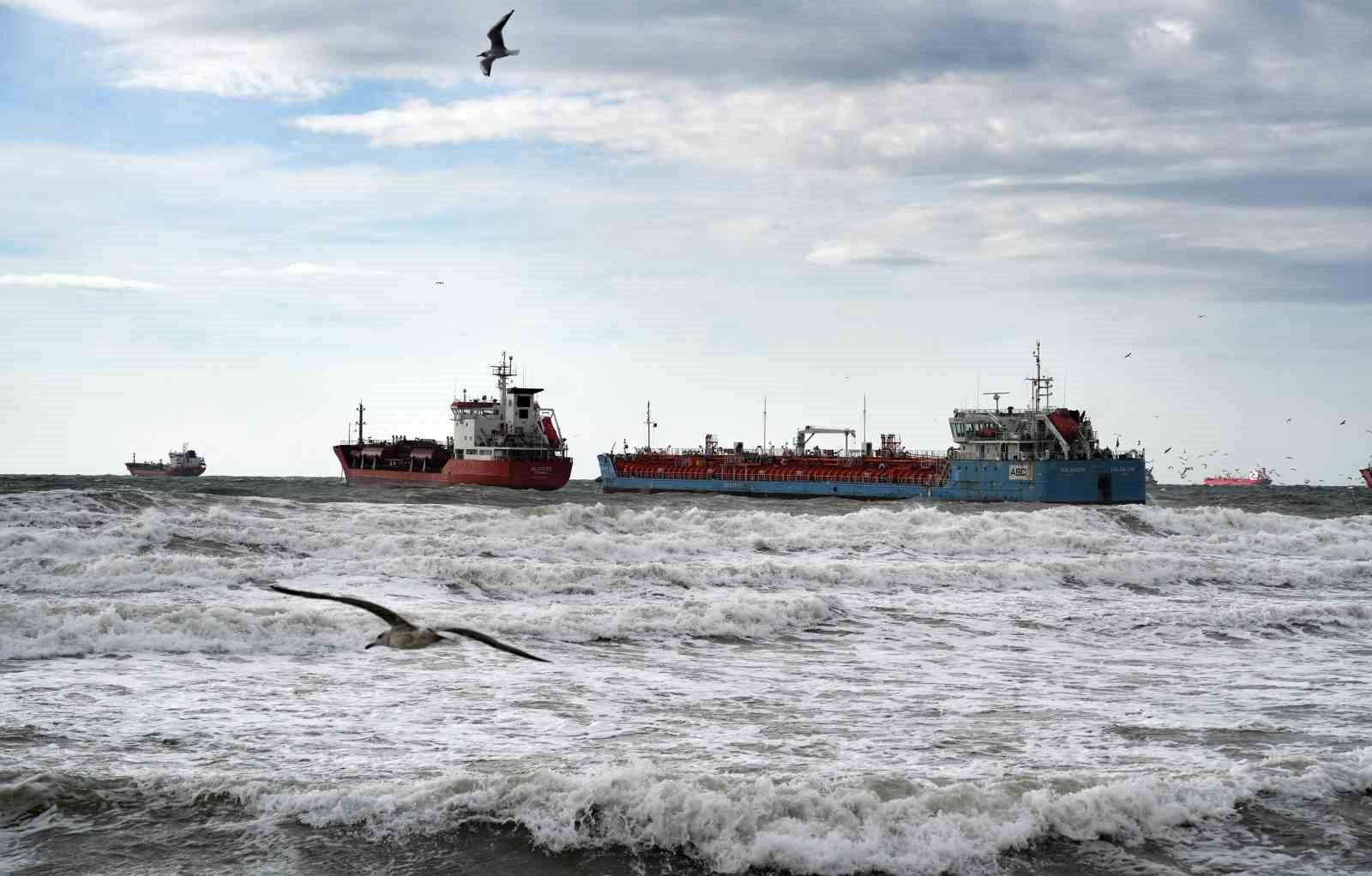 Ulaştırma ve Alt Yapı Bakanlığından İstanbul&rsquo;da birbirine temas eden 2 tanker gemi a&ccedil;ıklaması
