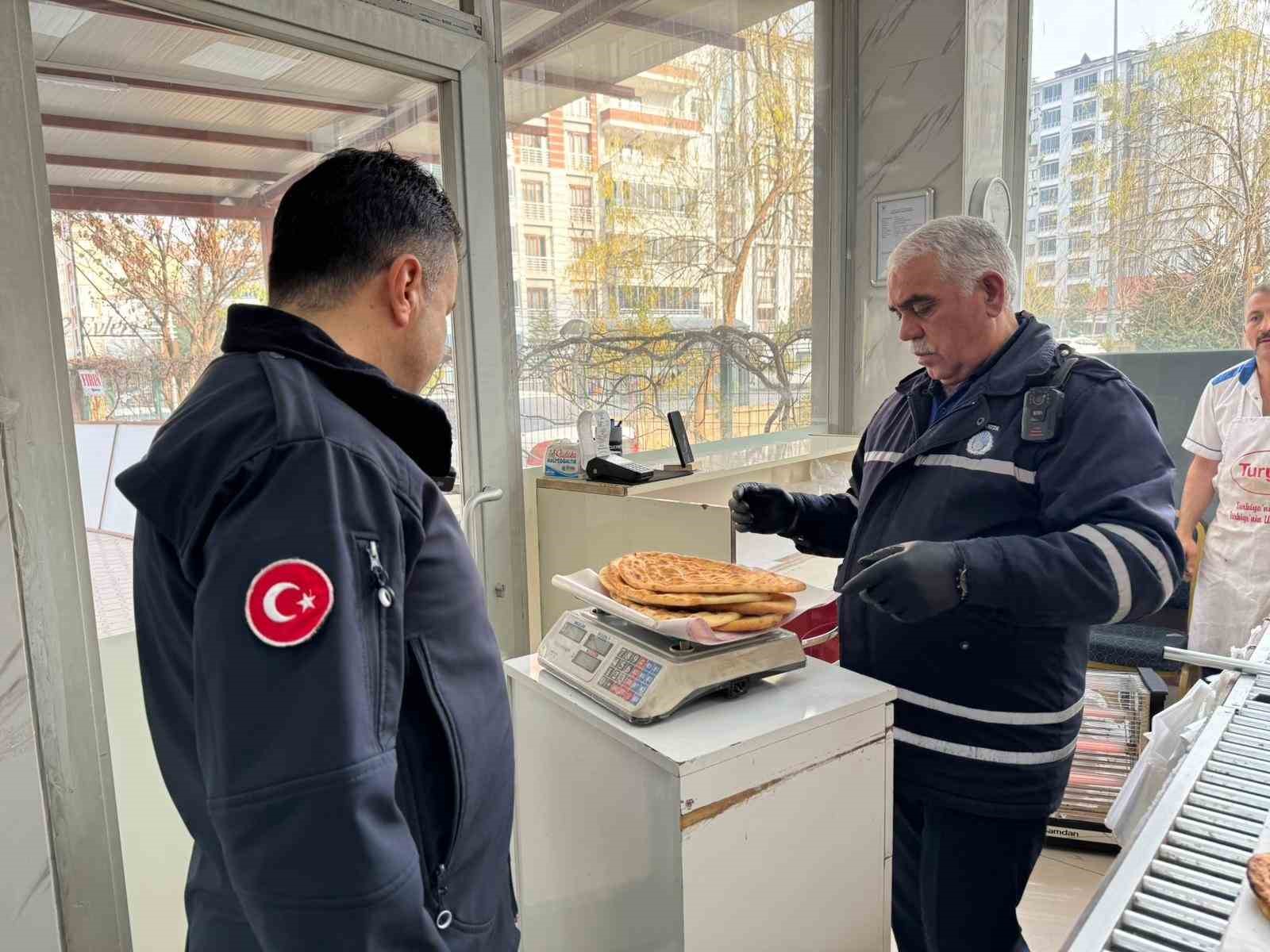 Yeşilyurt&rsquo;ta yılbaşı &ouml;ncesi denetimler arttı
