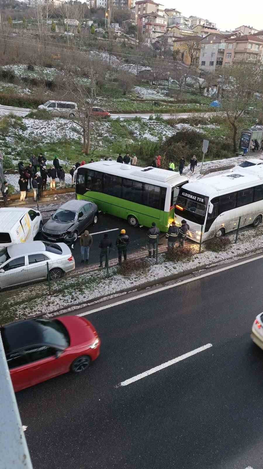 Buzlanma zincirleme kazaya neden oldu

