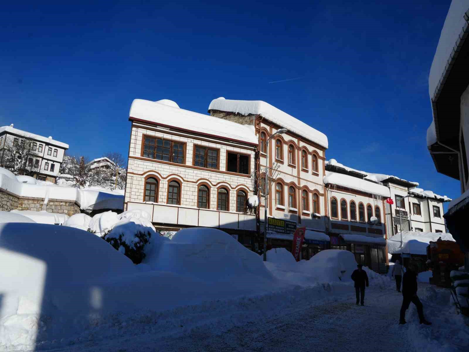 İlçeler kara gömüldü, ortaya çıkan manzara şaşırttı