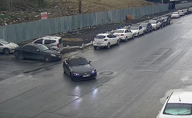 Bahçelievler’de trafik saatinde drift dehşeti kamerada