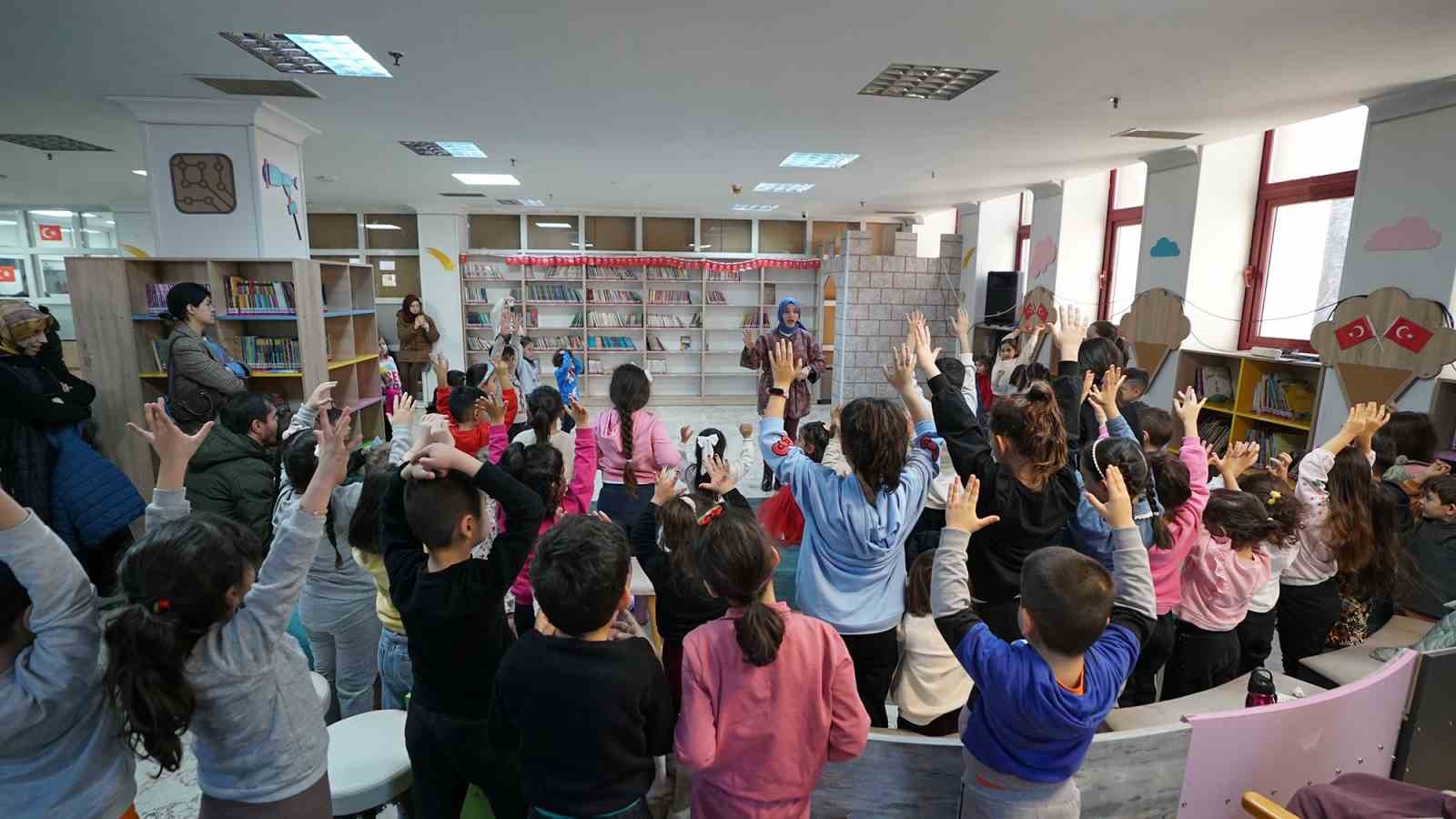 Edebiyat şehrinde çocuklarla masal buluşması