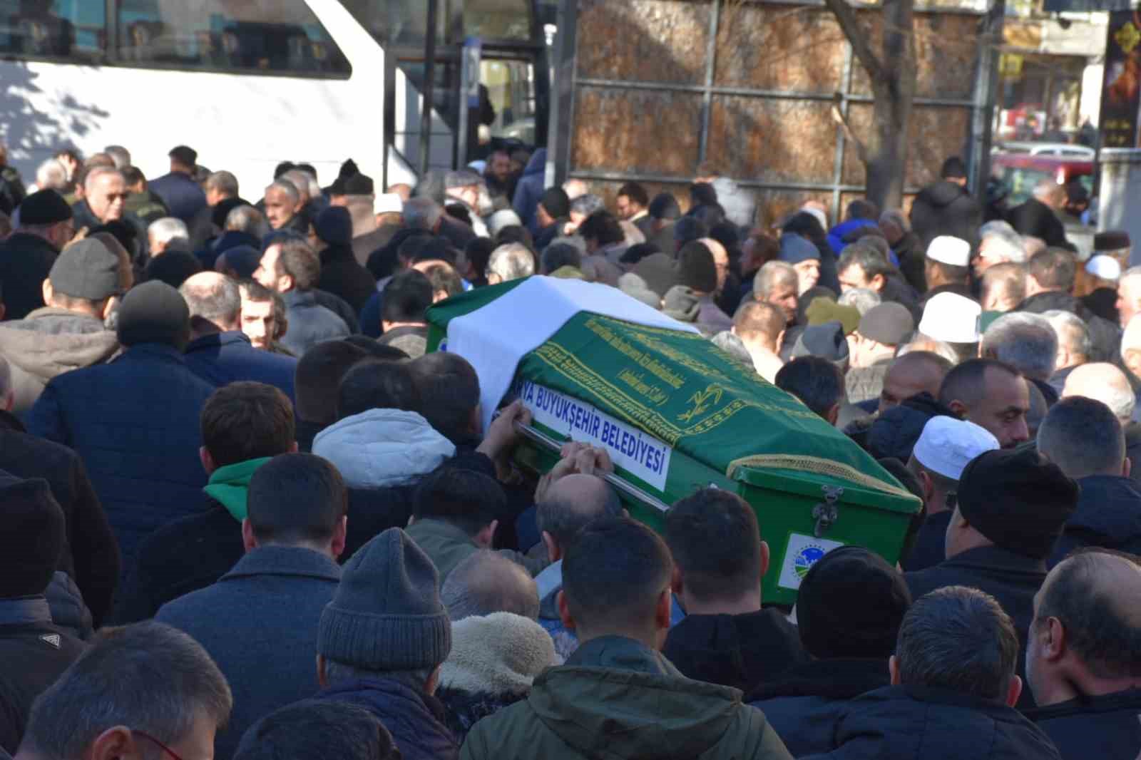 Mekke’de ring otobüsünün çarptığı Türk umreci memleketi Sakarya’da defnedildi