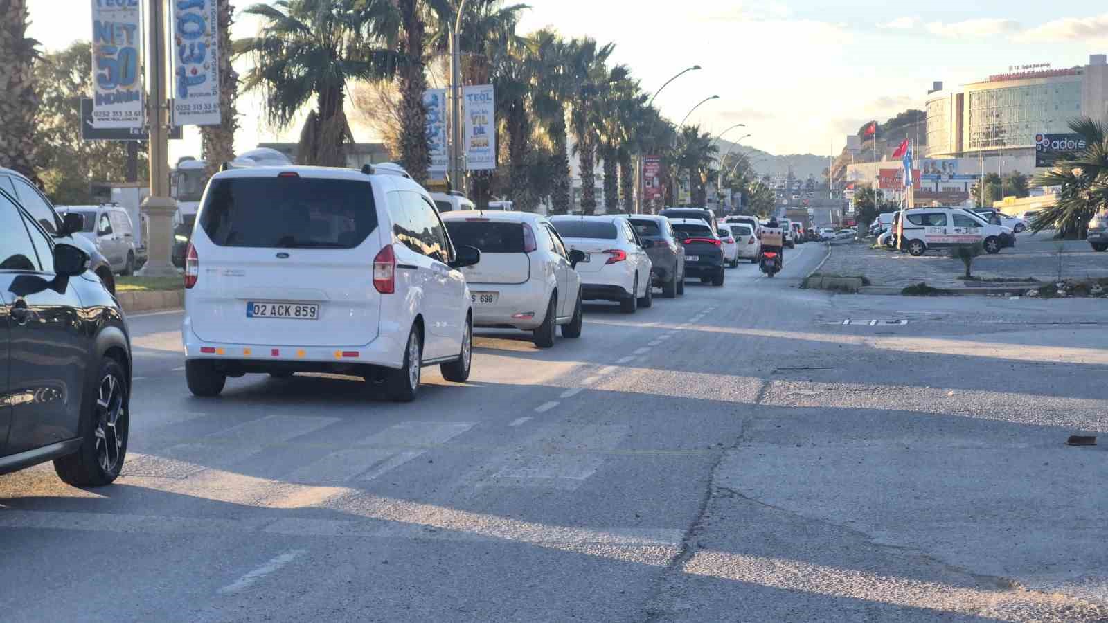 Bodrum’da yeni yıl trafiği: "Uzun araç kuyrukları oluştu"