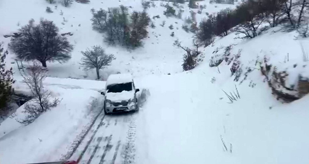 Gercüş’te karda mahsur kalan 5 kişi kurtarıldı