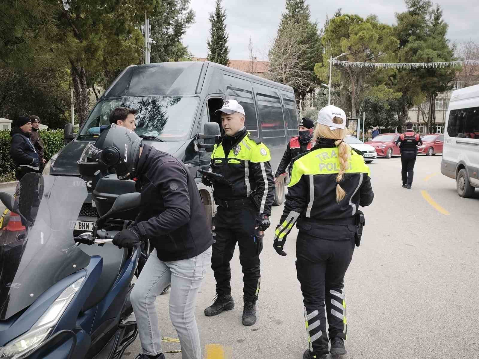 Muğla Cumhuriyet Meydanı’nda geniş kapsamlı trafik denetimi