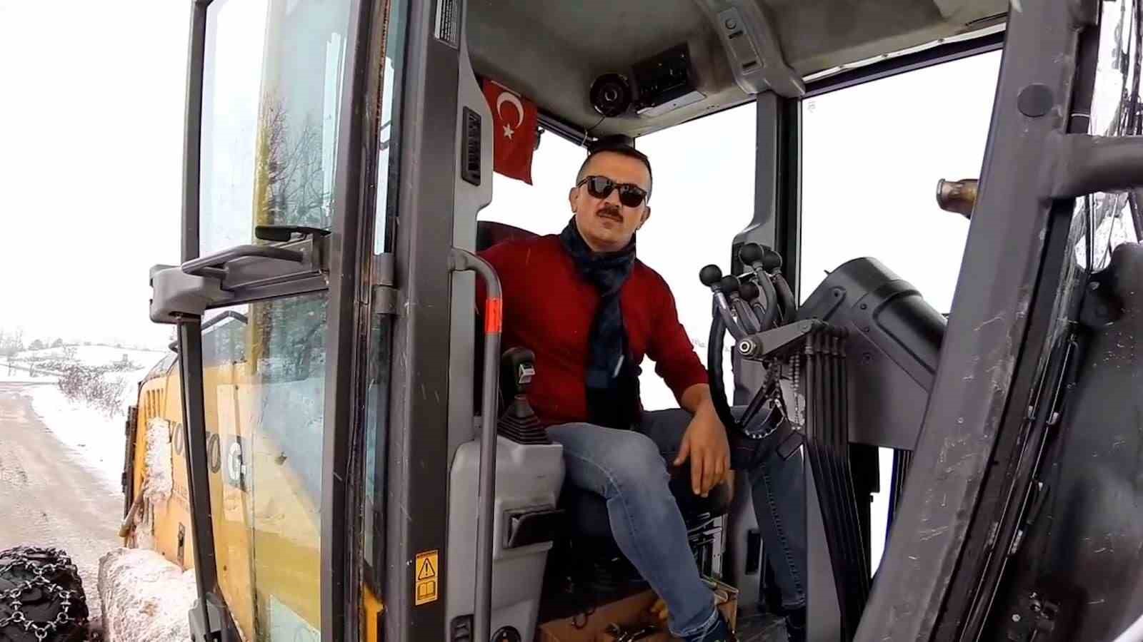 Mudurnu&rsquo;da karla m&uuml;cadele &ccedil;alışmaları aralıksız s&uuml;r&uuml;yor
