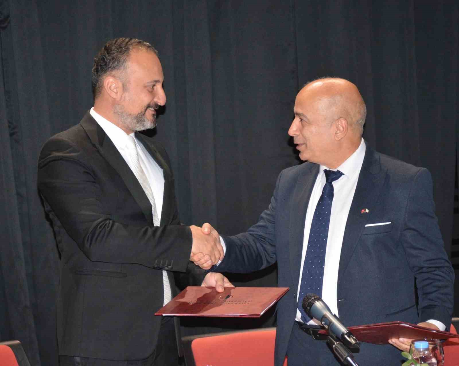 Yakın Doğu Üniversitesi Hastanesi ülke sporunun yanında
