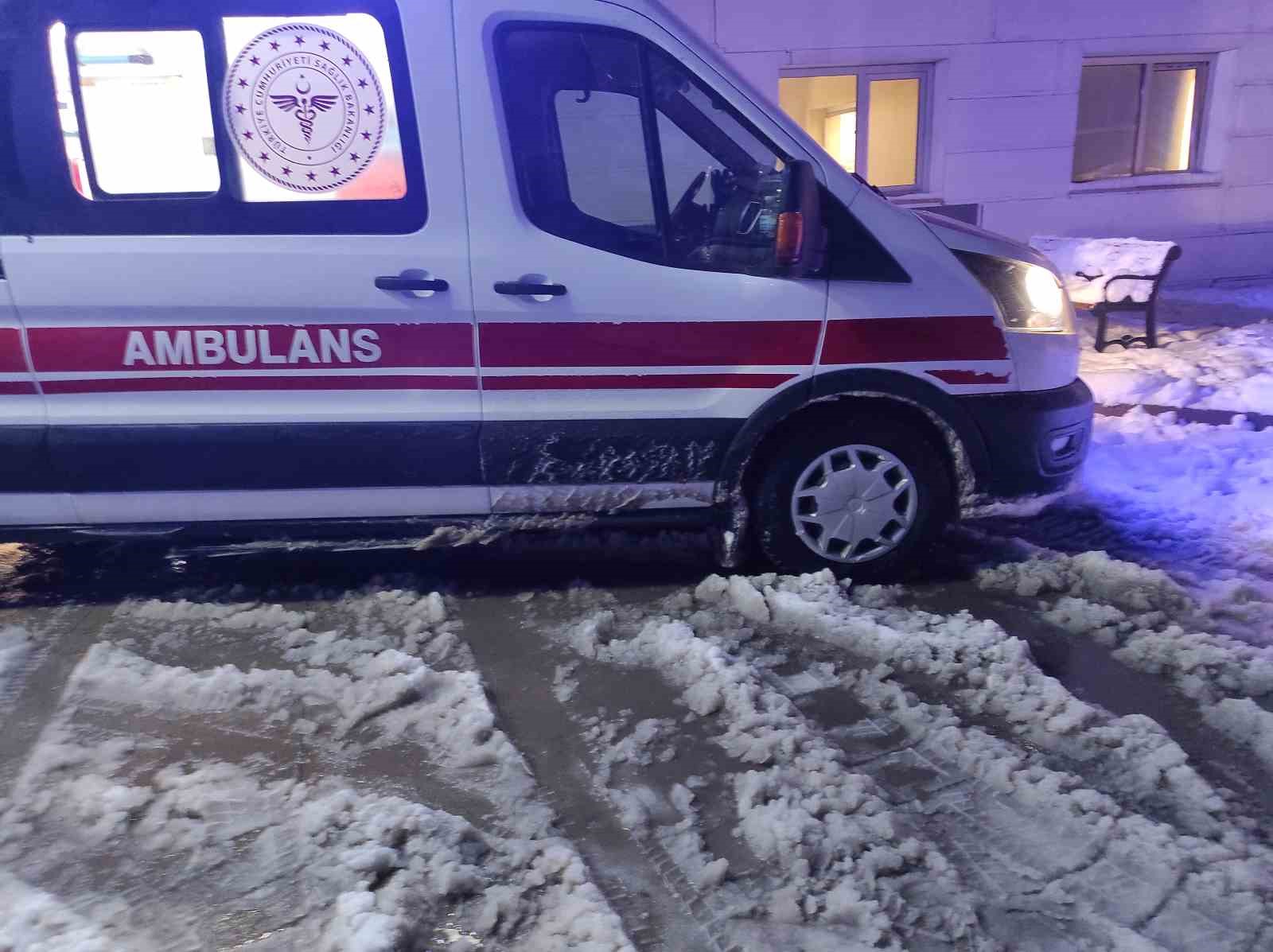 Batman’da 42 yaşındaki hasta, paletli ambulansla hastaneye ulaştırıldı