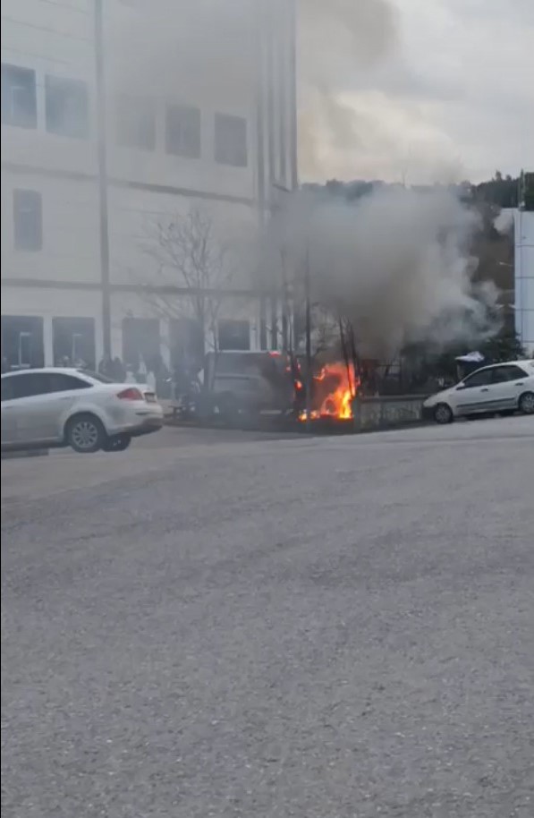 Şile’de seyir halindeki araç alev aldı