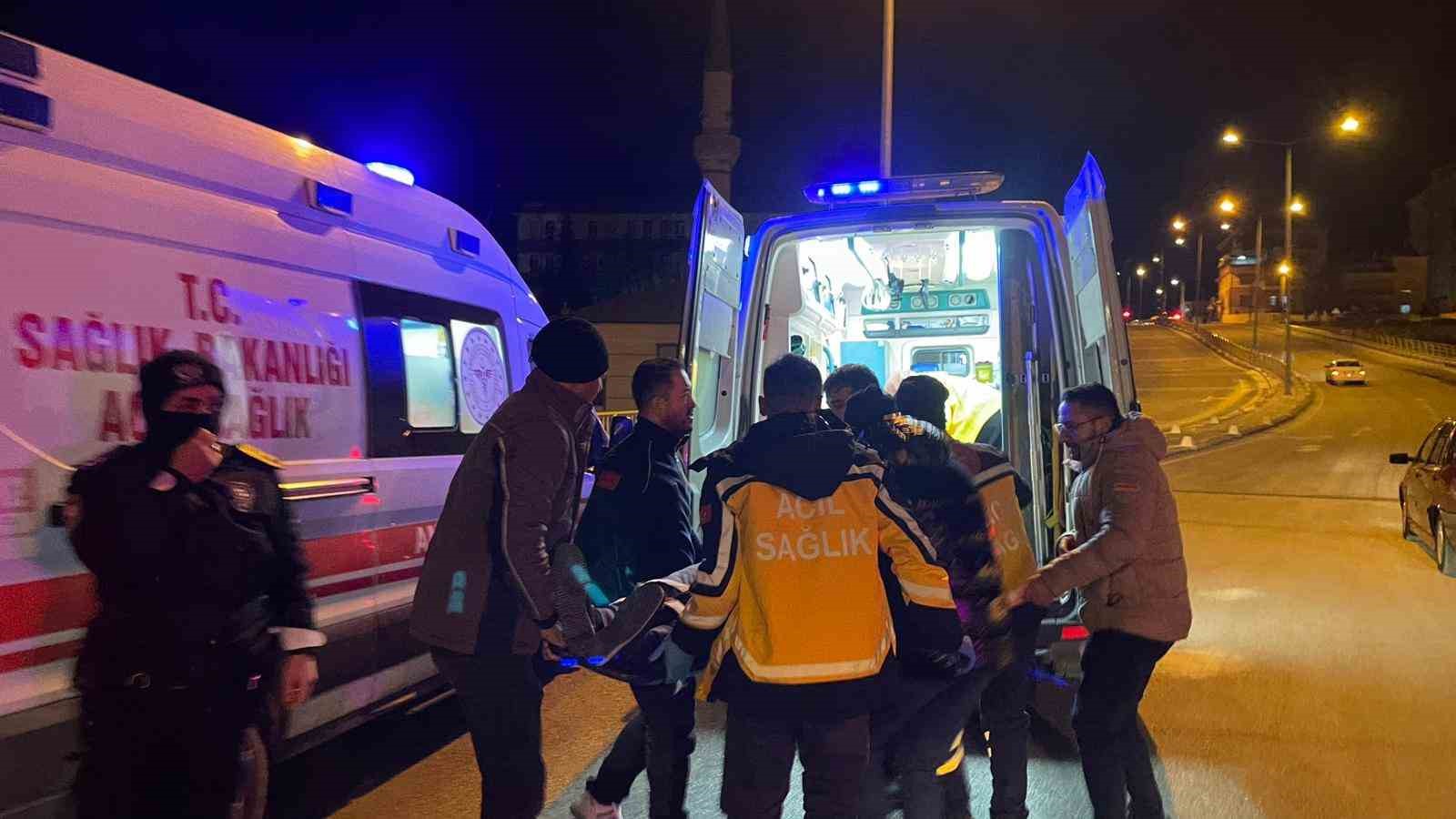 Karaman&rsquo;da iki otomobil &ccedil;arpıştı: 3 yaralı
