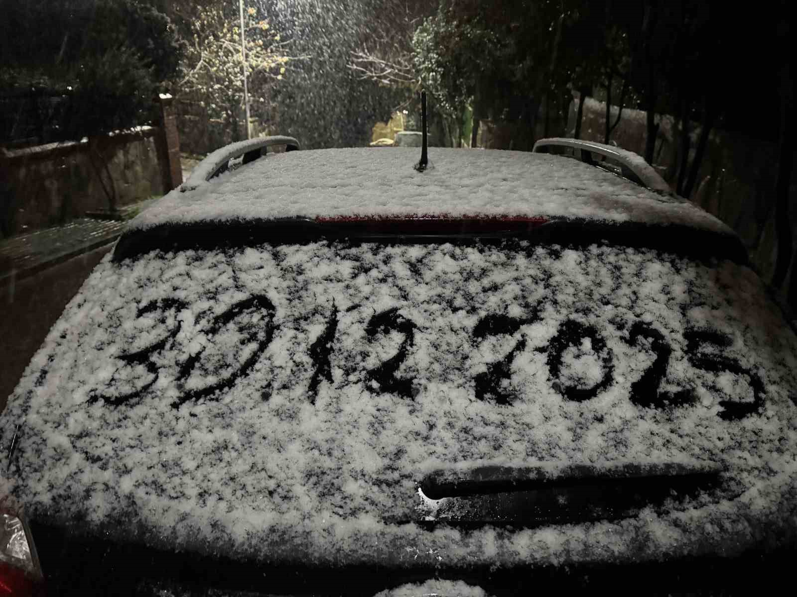 İstanbul&rsquo;da kar yağışı başladı
