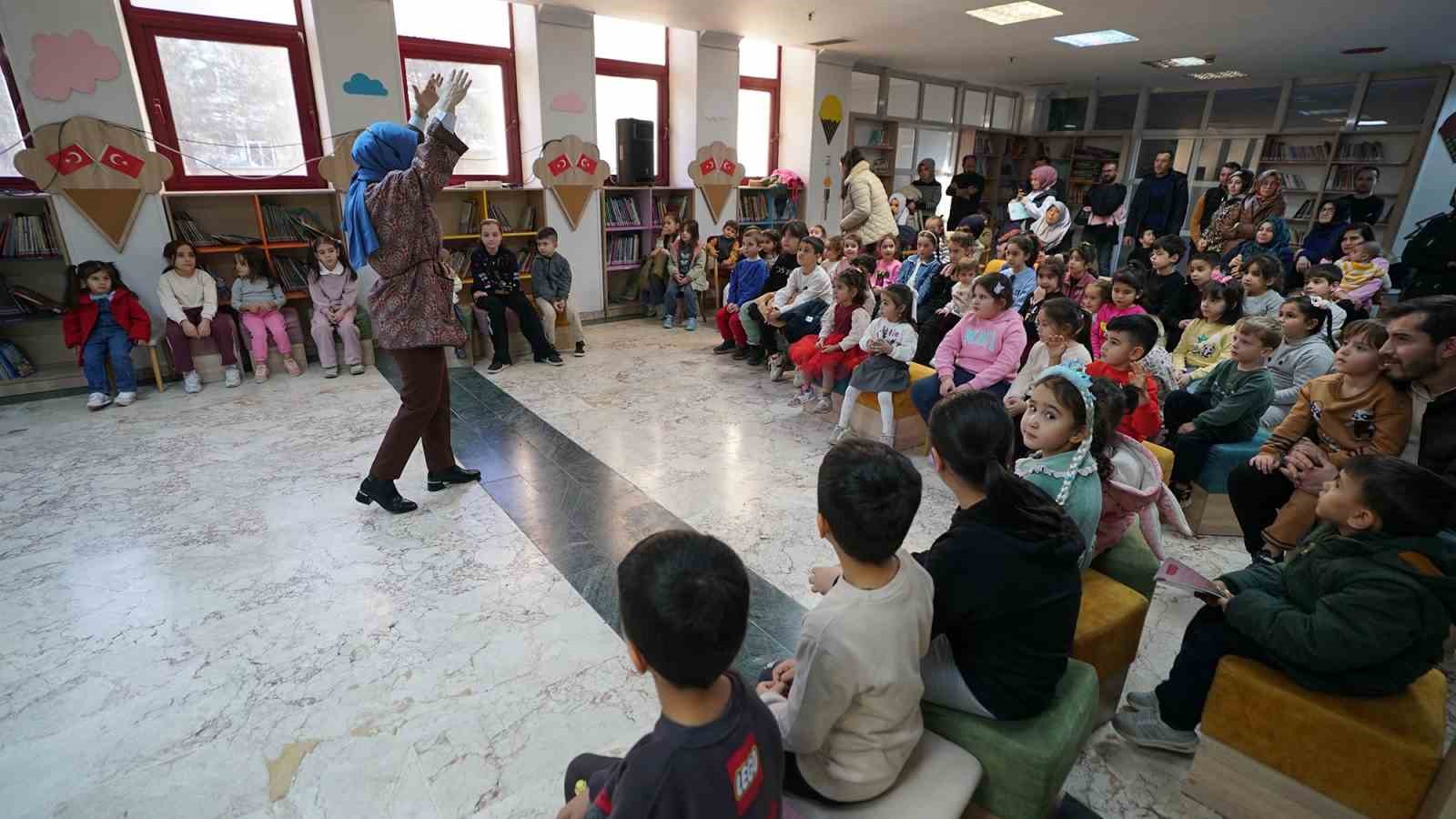 Edebiyat şehrinde çocuklarla masal buluşması