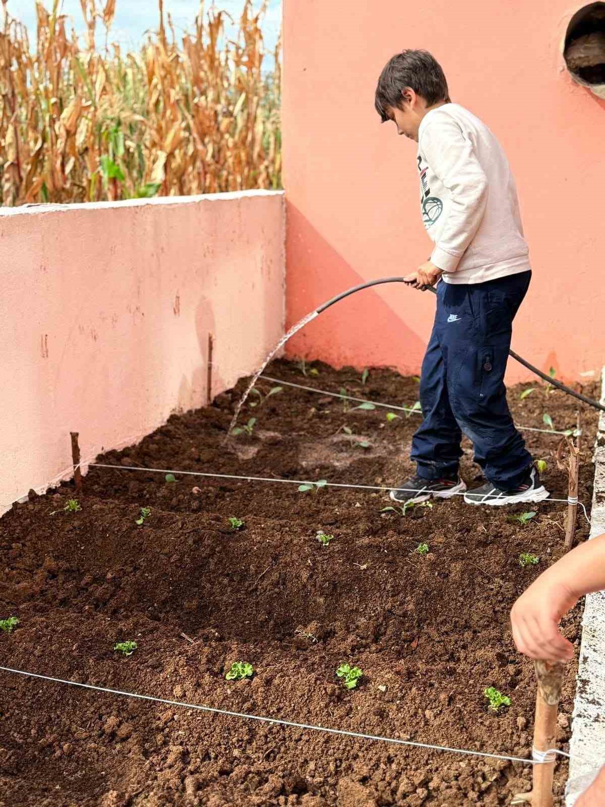 Kızılırmak Deltası&rsquo;nda &ccedil;ocuk &ccedil;ift&ccedil;iler yetişiyor
