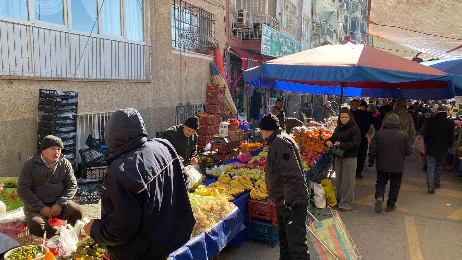 Aydın&rsquo;ın tarihi Salı Pazarı&rsquo;nda yıl sonu hareketliliği
