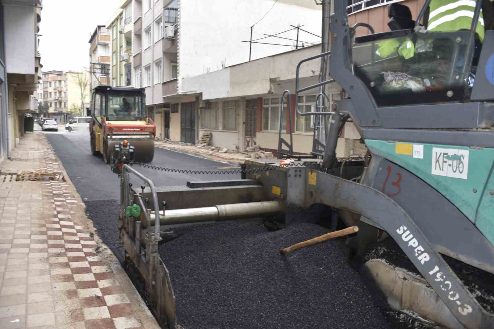 Karacabey&rsquo;de 2025 yılı asfalt seferberliği ile tamamlandı
