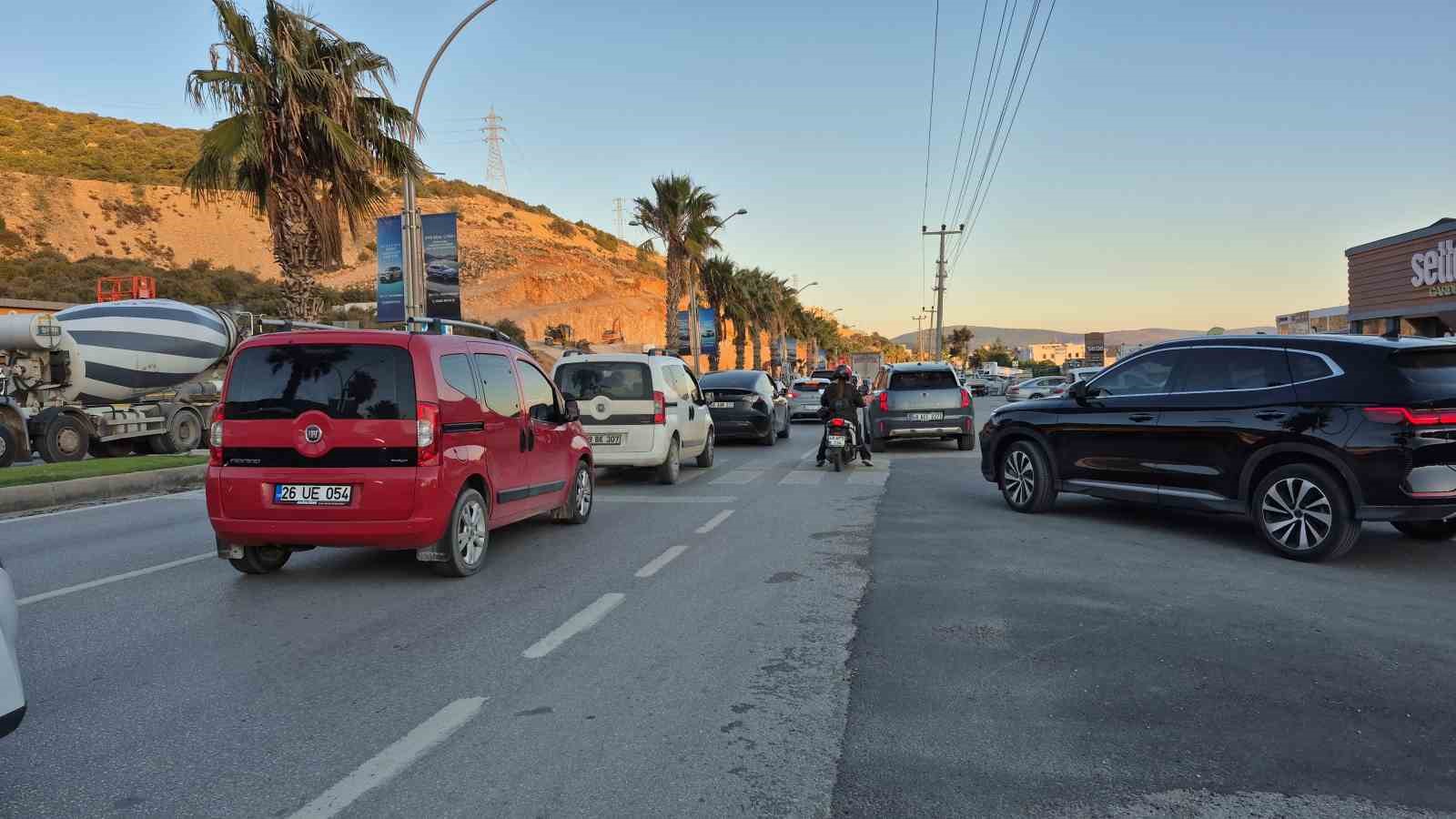 Bodrum&rsquo;da yeni yıl trafiği: "Uzun ara&ccedil; kuyrukları oluştu"
