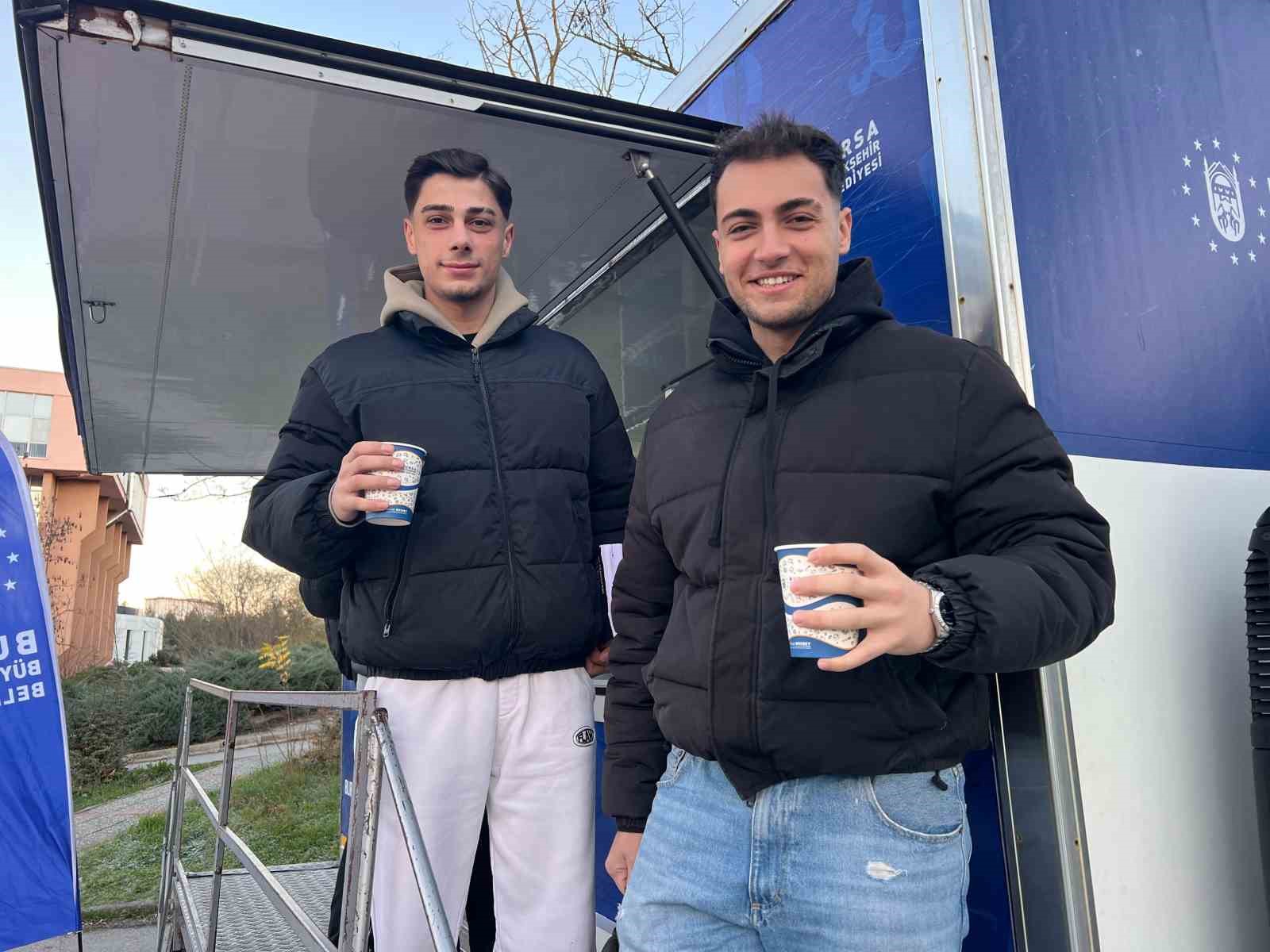 Bursa&rsquo;da &uuml;niversite &ouml;ğrencilerine sıcak &ccedil;orba
