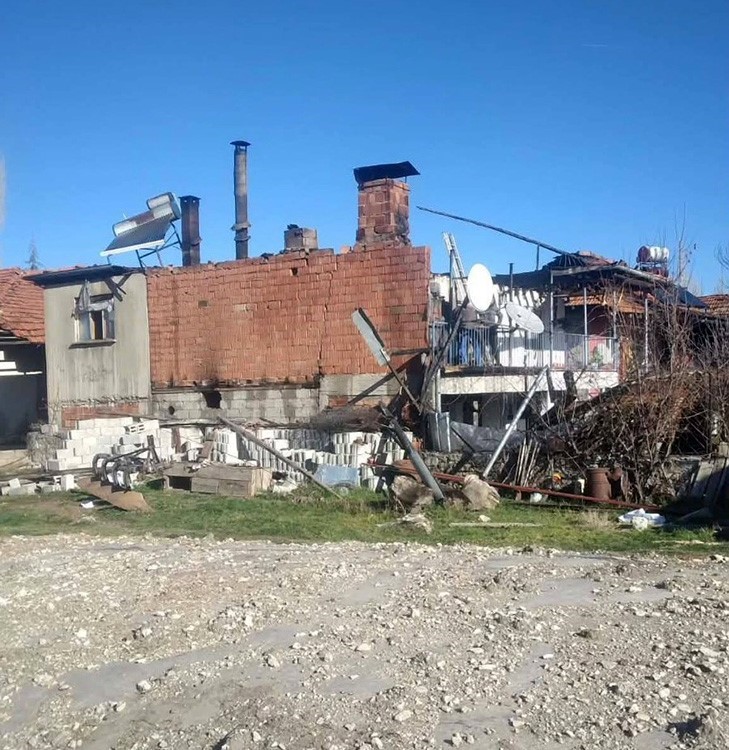 Burdur’da kalorifer kazanın patladı, ev kullanılmaz hale geldi