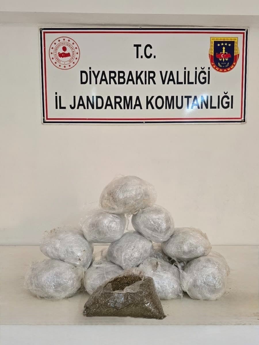 Diyarbakır&rsquo;da uyuşturucu operasyonu: 32 kilo esrar ele ge&ccedil;irildi
