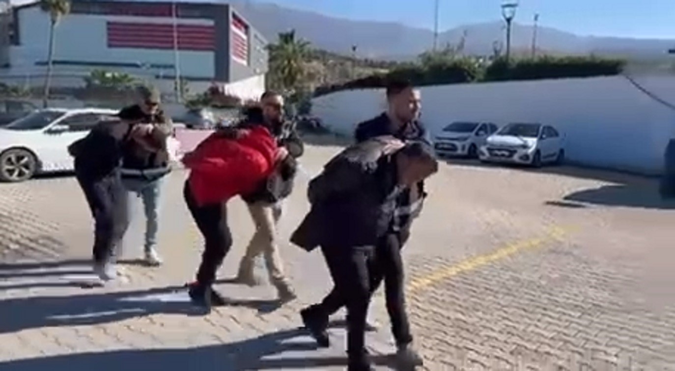 İskenderun&rsquo;da asayiş operasyonu; 3 tutuklama
