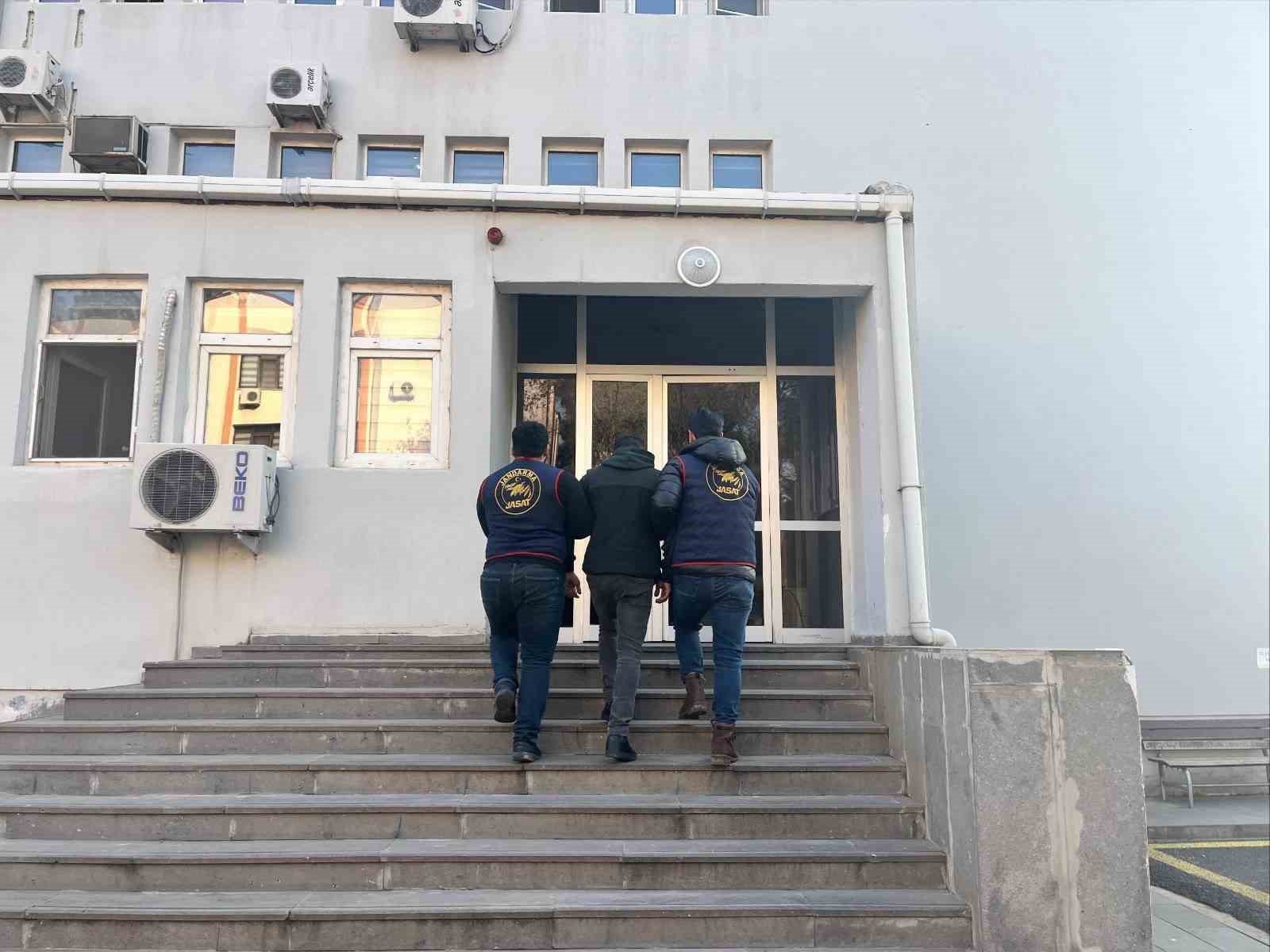 Diyarbakır&rsquo;da haklarında kesinleşmiş hapis cezası olan 90 şahıs yakalandı
