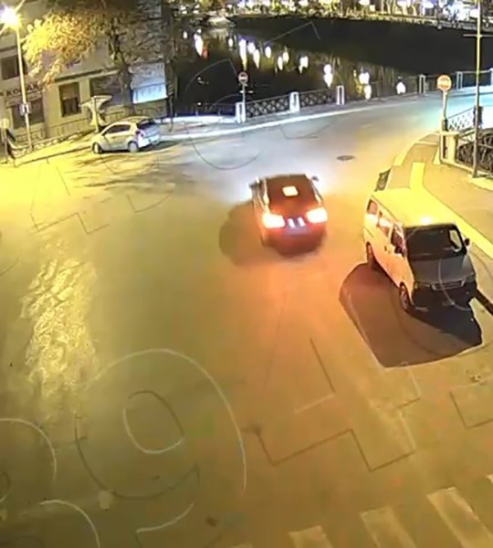 Otomobilin k&ouml;pr&uuml;den Yeşilırmak Nehri&rsquo;ne u&ccedil;tuğu kaza kamerada

