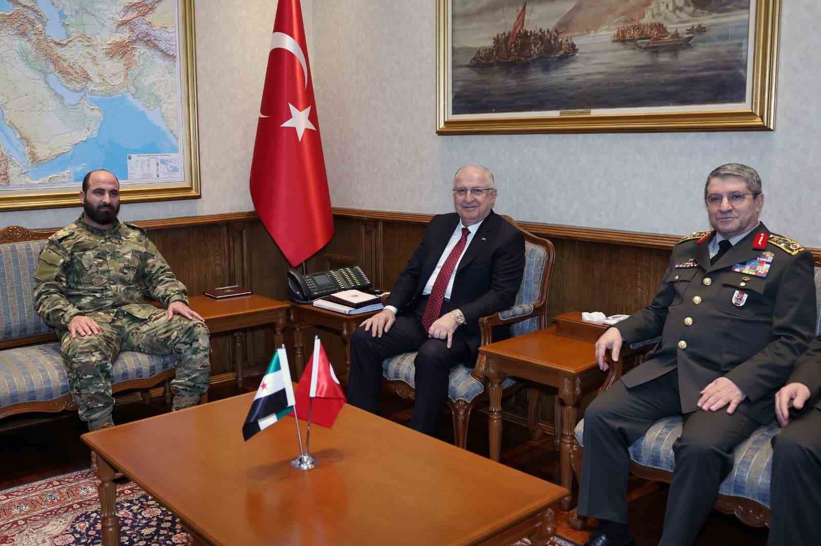 Bakan G&uuml;ler, Suriye Genelkurmay Başkanı T&uuml;mgeneral Nureddin Ali Na&rsquo;san&rsquo;ı kabul etti

