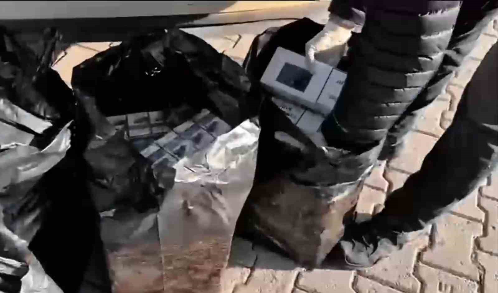 Ağrı&rsquo;da 2 bin paket ka&ccedil;ak sigara ele ge&ccedil;irildi
