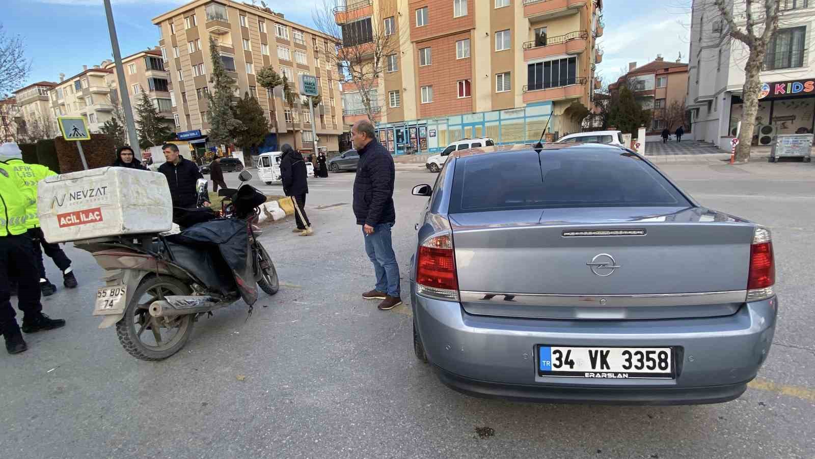 &Ccedil;orum&rsquo;da otomobil ile motosiklet &ccedil;arpıştı: 1 yaralı
