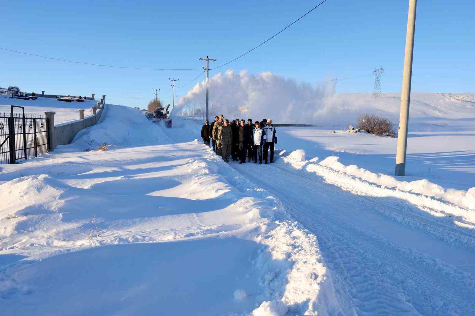 Bitlis’te karla mücadele çalışmaları aralıksız devam ediyor