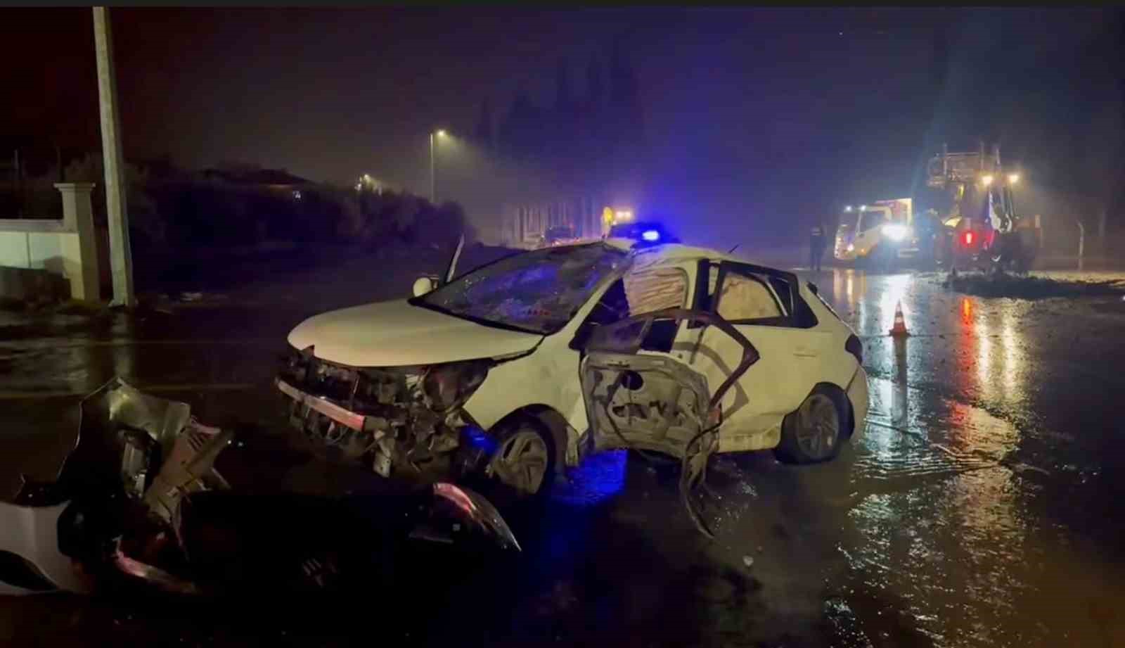 Kontrolden &ccedil;ıkan otomobilin s&uuml;r&uuml;c&uuml;s&uuml; hayatını kaybetti
