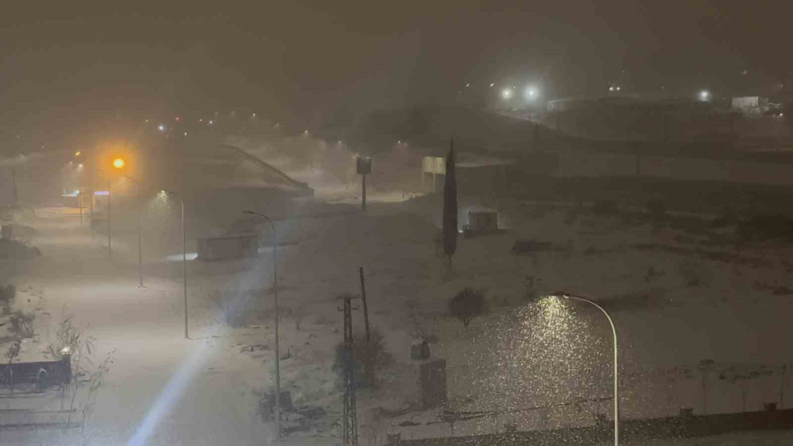 Gaziantep&rsquo;te beklenen kar yağışı etkisini g&ouml;stermeye başladı
