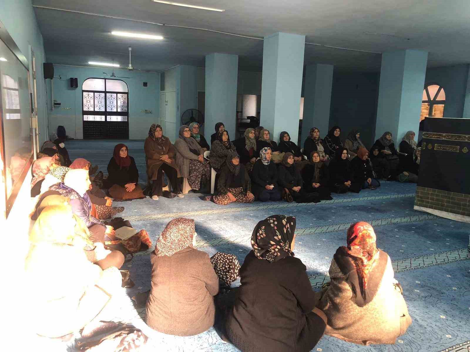 Umreye gidecek vatandaşlara bilgilendirme semineri düzenlendi