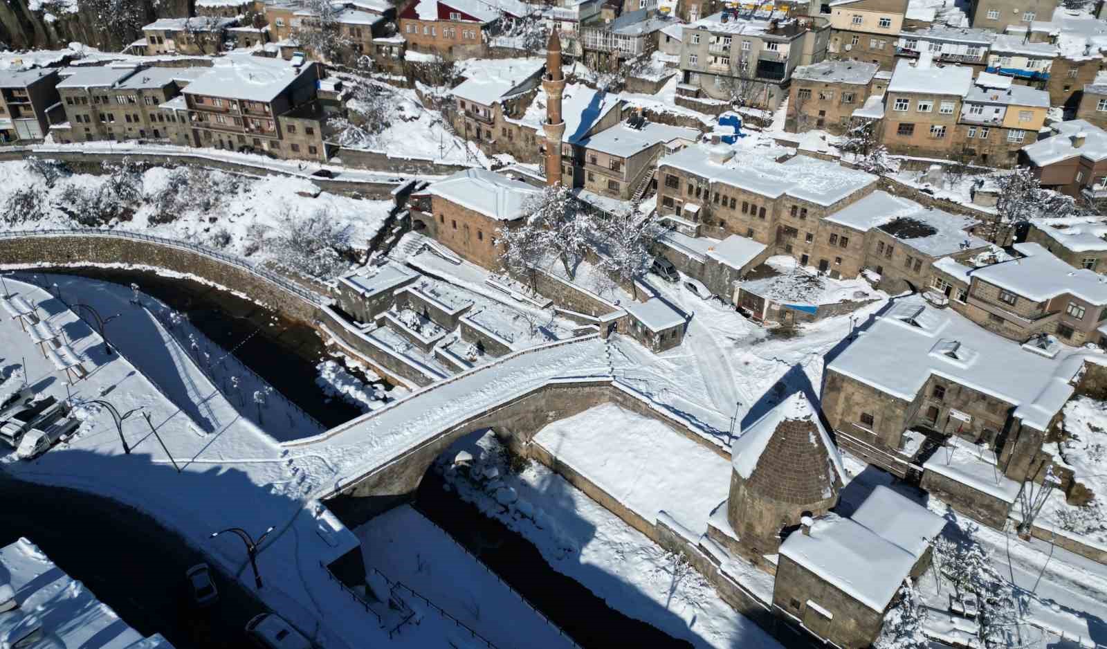 Bitlis’te karla gelen güzellik