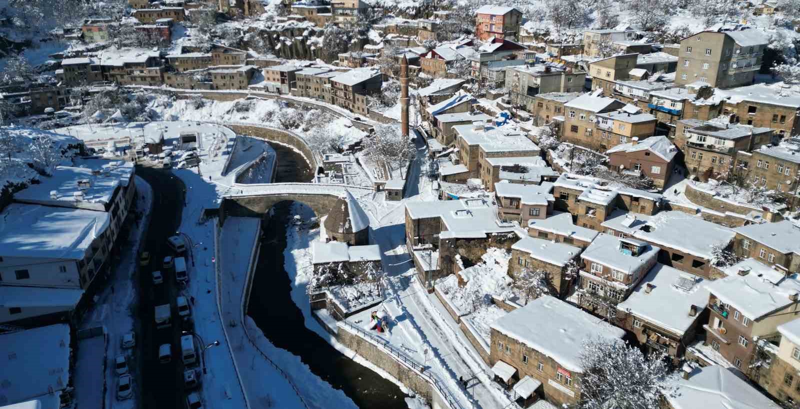 Bitlis&rsquo;te karla gelen g&uuml;zellik
