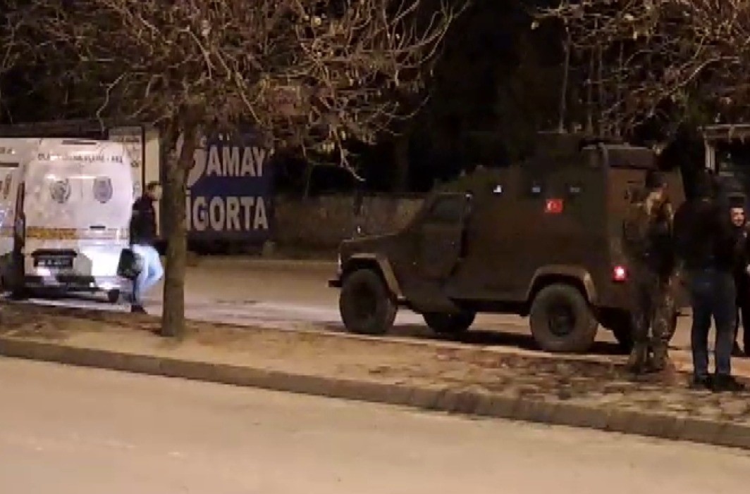 Kahramanmaraş&rsquo;ta şüpheli araçtan el yapımı patlayıcı çıktı