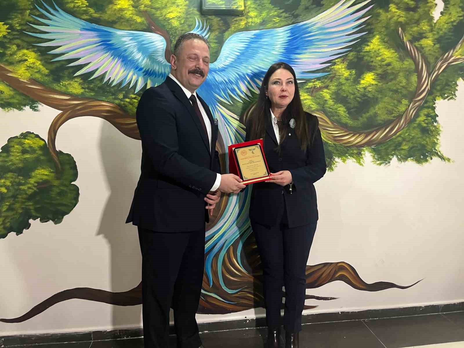 Hastane duvarları &lsquo;İyileştiren Koridorlar&rsquo;la hayat buldu
