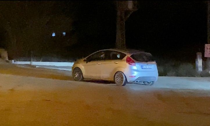 S&uuml;r&uuml;c&uuml;s&uuml; alkoll&uuml; &ccedil;ıkan otomobildeki yolcudan gazetecilere: "Haberin konusu nedir"
