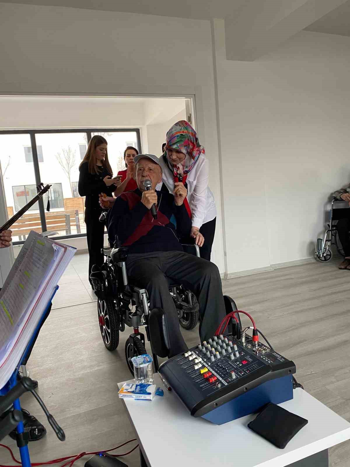 Eskişehir&rsquo;de Yaşlı Bakım Merkezi&rsquo;nde  &rsquo;G&ouml;n&uuml;llere Dokunan Moral ve Dayanışma Konseri&rsquo;
