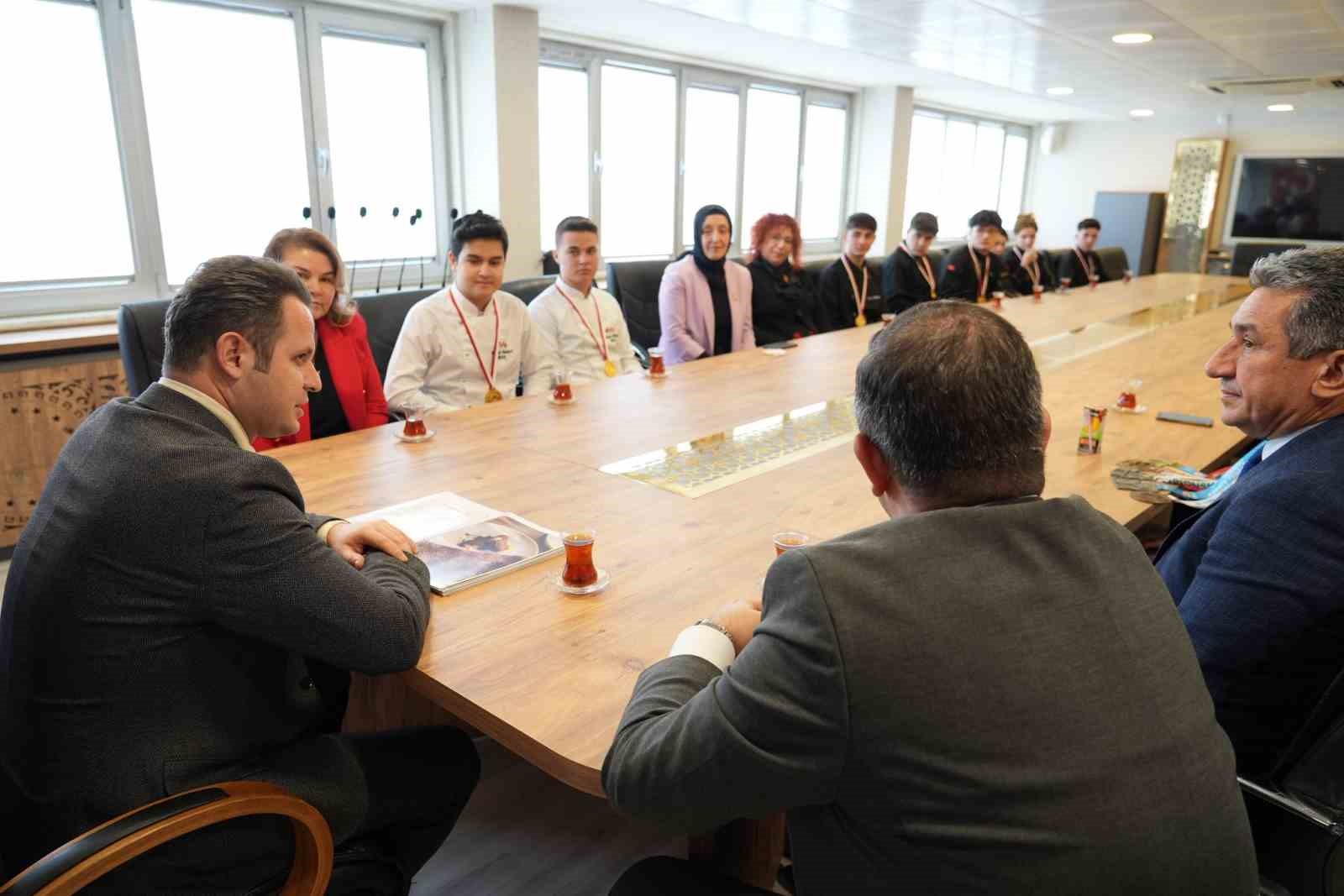 Muğla&rsquo;nın altın madalyalı &ouml;ğrencilerinin başarıları kutlandı
