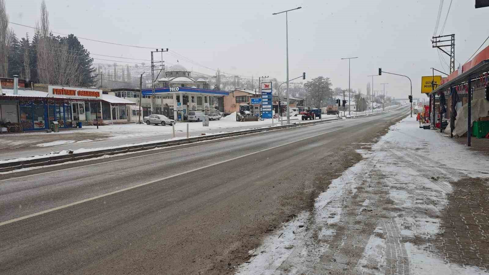 Malatya&rsquo;da kar yağışı etkili oluyor
