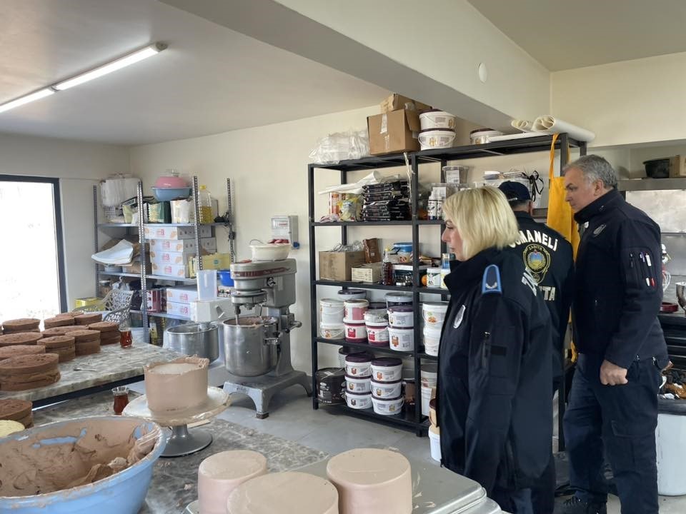 Zabıta ekiplerinden yılbaşı &ouml;ncesi denetim
