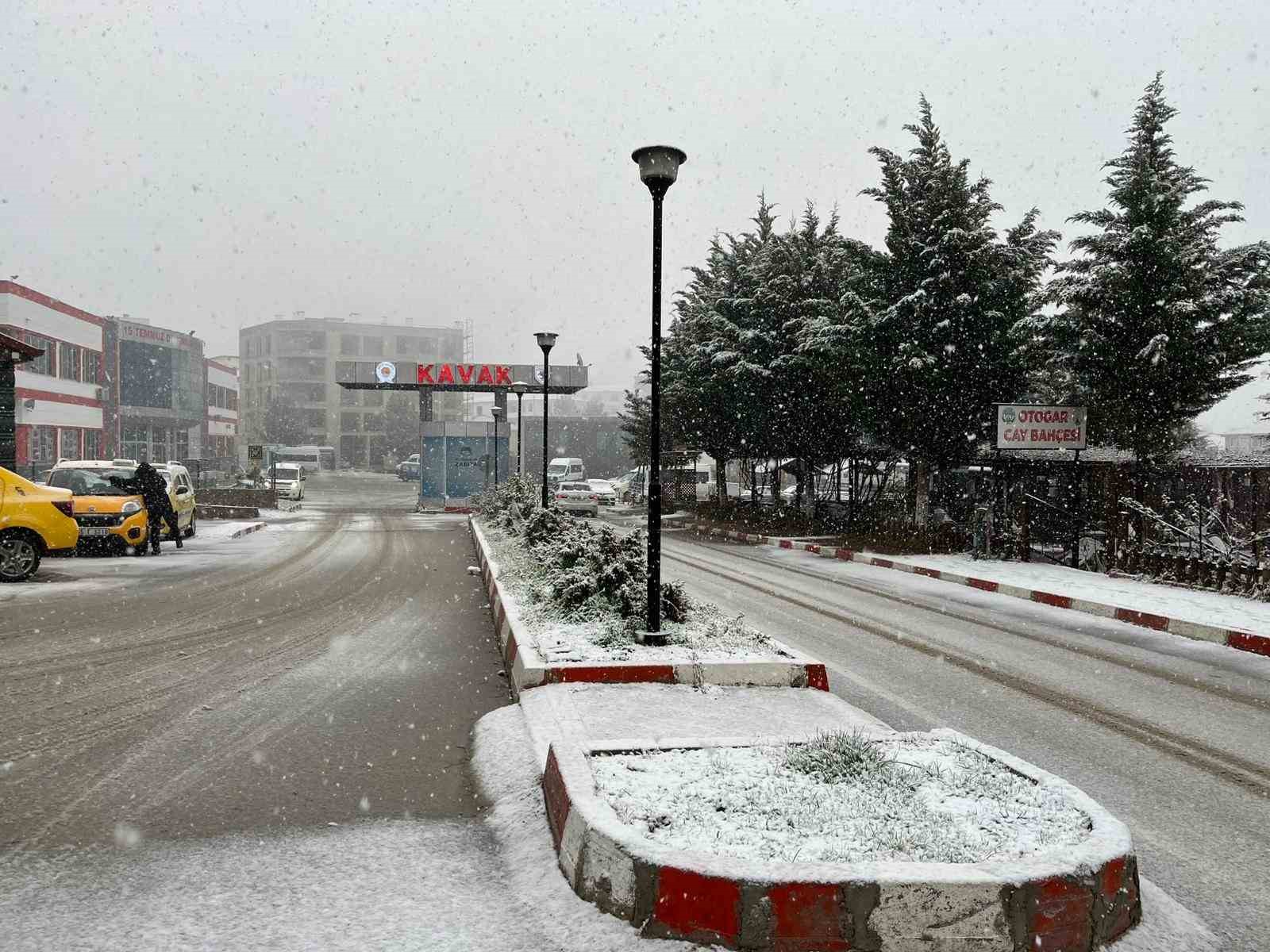 Samsun’un Kavak ilçesi beyaza büründü