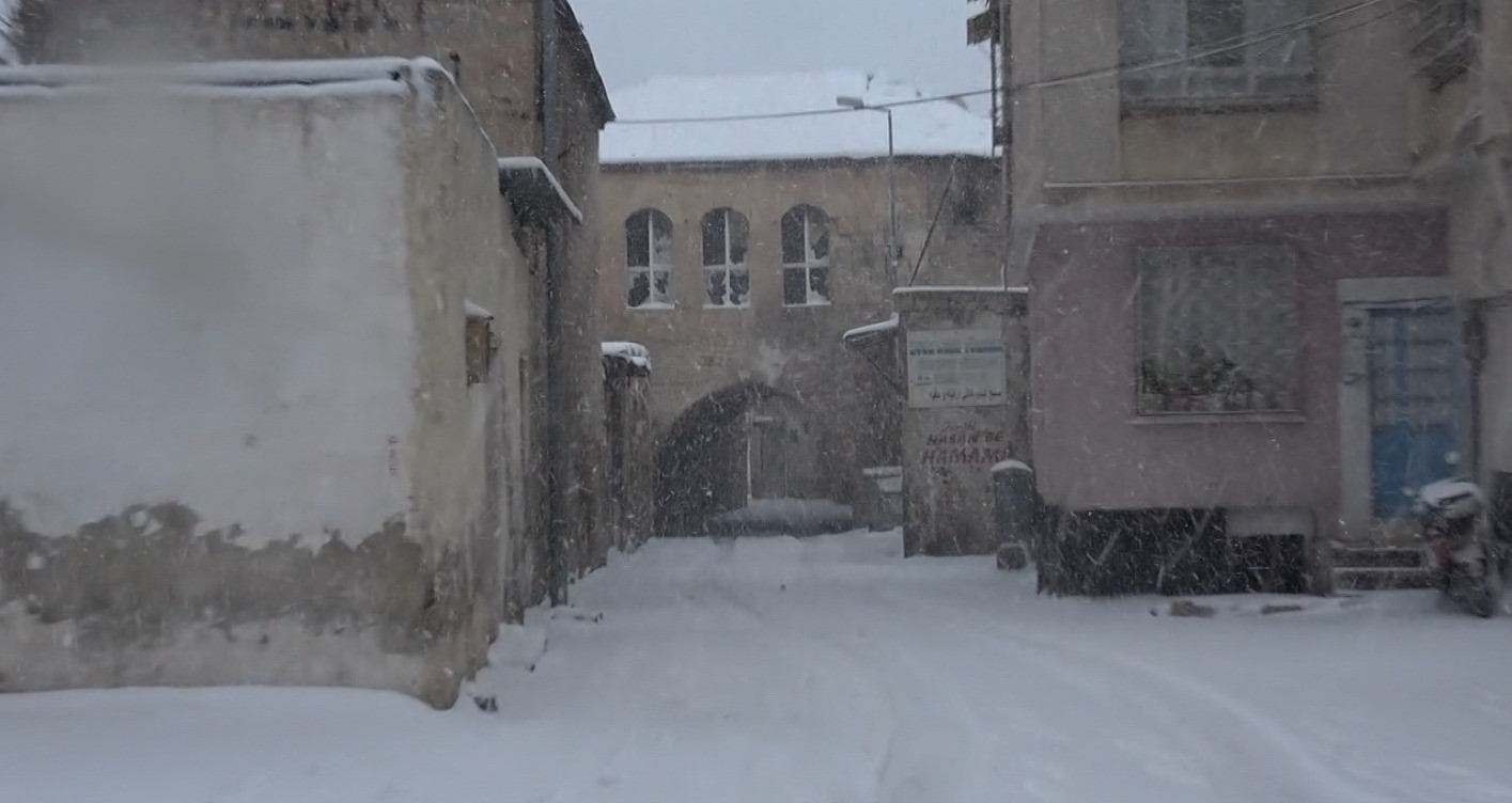 Kilis kar yağışıyla beyaza büründü
